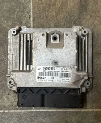 Chevrolet Cruze Engine control unit/module 96983951 1039S34160 0281015445