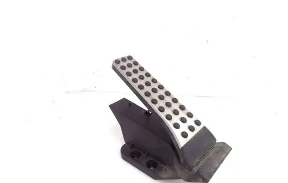 Mercedes-Benz E C207 W207 Accelerator throttle pedal A2043000200