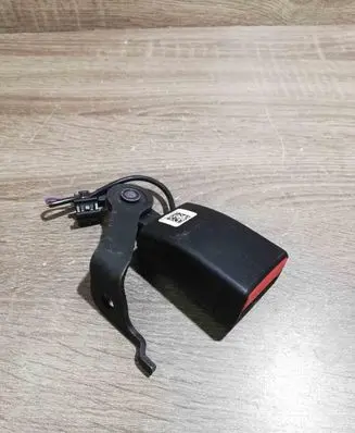 BMW 5 G30 G31 G38 Rear seatbelt buckle 747501802