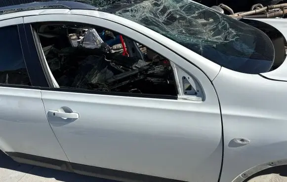 Nissan Qashqai+2 Front door