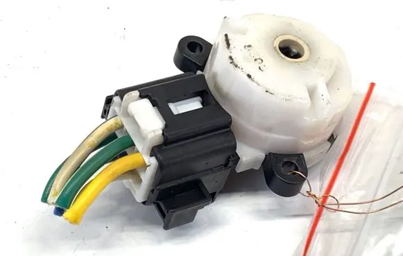 Suzuki Swift I Ignition lock 