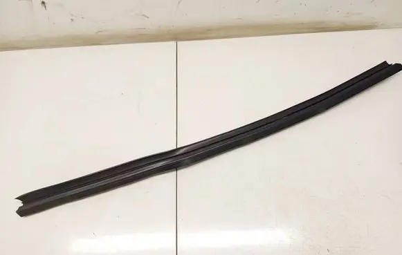 Volvo XC90 Rubber seal front coupe door 