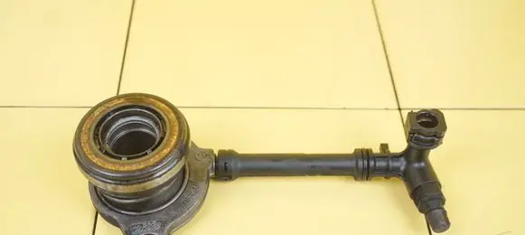 Volvo C30 Clutch slave cylinder 31258380 D5204T