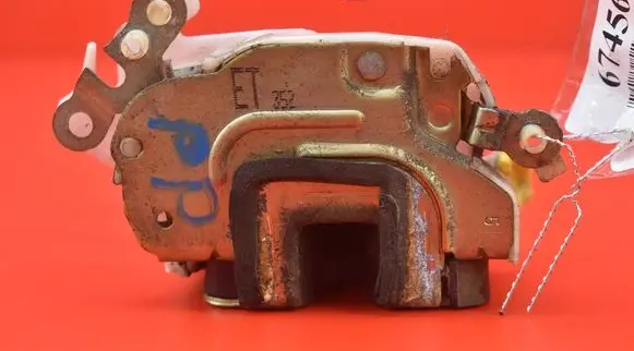 Nissan Terrano Front door lock