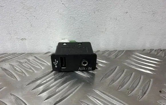 BMW X1 E84 USB socket connector 9241331