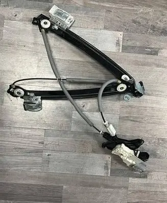 Ford Mustang VI Front door electric window regulator C22247104LH 20226