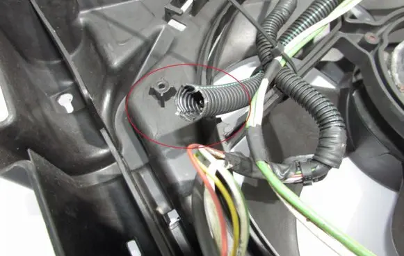 Peugeot Partner Radiator cooling fan shroud