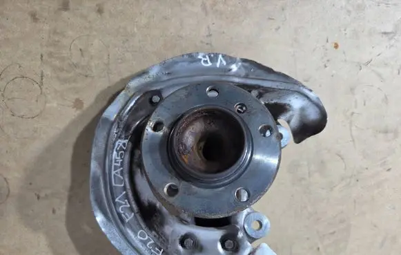 BMW 1 F20 F21 Front wheel hub spindle knuckle 18915910