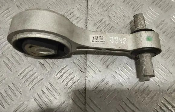Maserati Quattroporte Engine mount bracket 06700036300