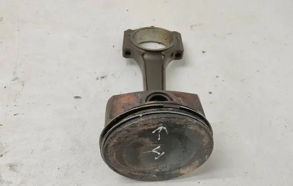Dodge RAM Piston with connecting rod 142T5C