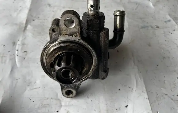 Toyota Land Cruiser (J120) Power steering pump