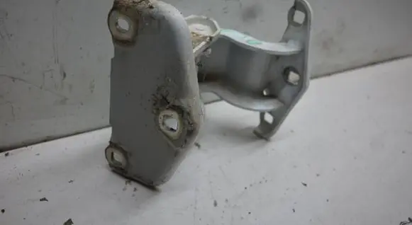Opel Vivaro Loading door lower hinge 527428B
