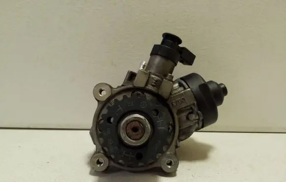 Volkswagen Tiguan Fuel injection high pressure pump 0445010537 04L130755D