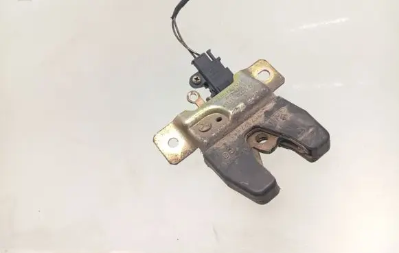 Volkswagen PASSAT B4 Tailgate/trunk/boot lock/catch/latch 3A5827503