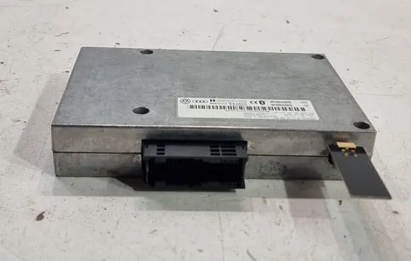 Audi A4 S4 B7 8E 8H Bluetooth control unit module 8P0862335Q