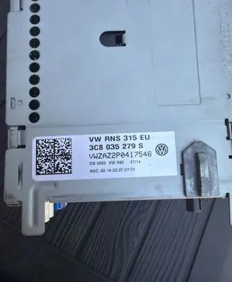 Volkswagen PASSAT B7 Radio/CD/DVD/GPS head unit 3C8035279S