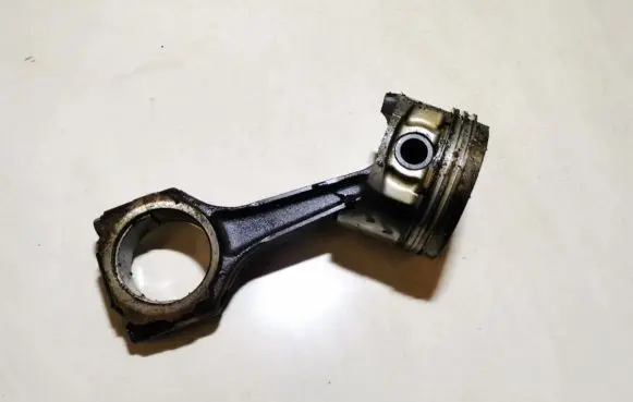Volvo 440 Piston with connecting rod