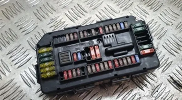 BMW 1 F20 F21 Fuse module 922487903 729636 19096000001