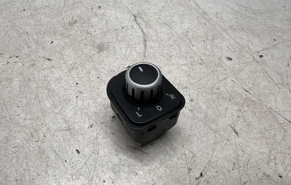 Volkswagen PASSAT B6 Wing mirror switch