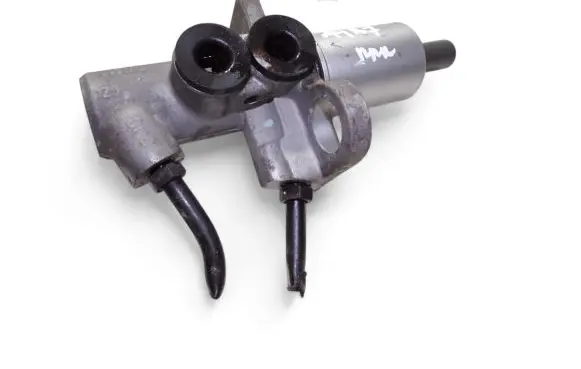 Audi A4 S4 B7 8E 8H Master brake cylinder