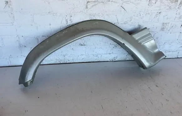 Mitsubishi Pajero Front arch trim MB679791 M1679791