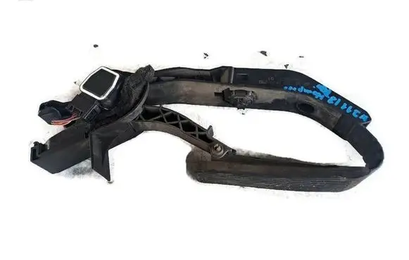 Mercedes-Benz E W211 Accelerator throttle pedal A2113000804