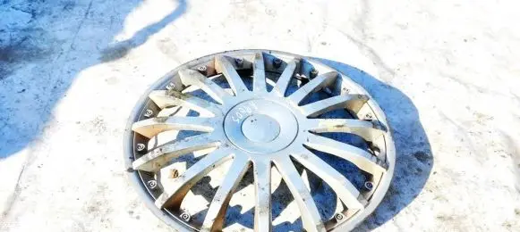 Volvo S70 V70 V70 XC R15 wheel hub/cap/trim 