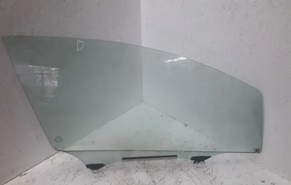 Toyota Auris 150 Front door window glass four-door