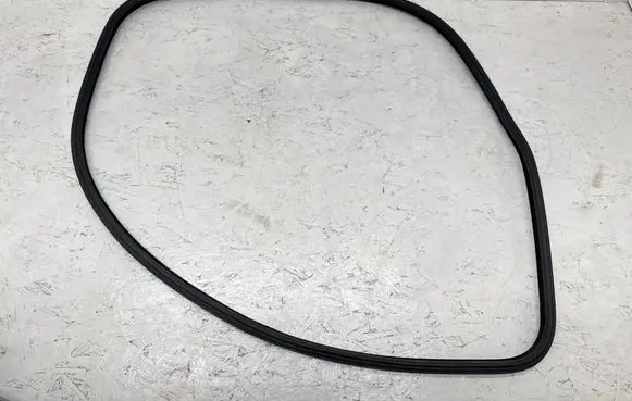 BMW 4 F36 Gran coupe Front door rubber seal 7401896