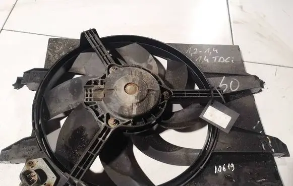 Mazda 2 Radiator cooling fan shroud 8240451