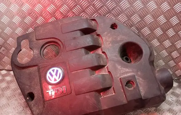 Volkswagen PASSAT B5.5 Engine cover (trim) 038103925