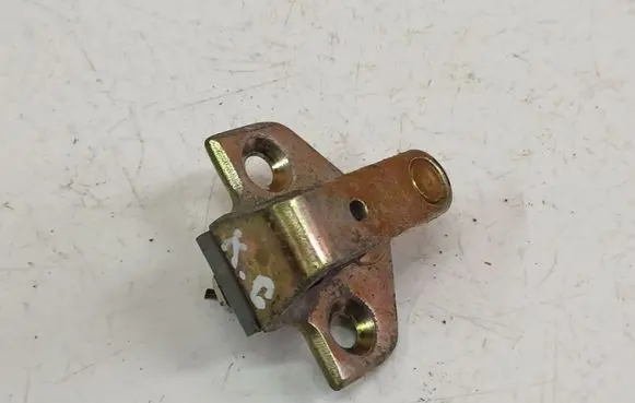 Ford Mondeo Mk III Front door lock loop/hook striker 