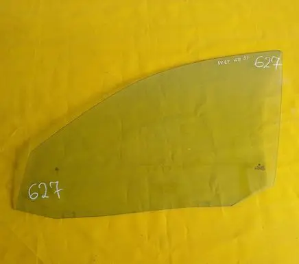 Volkswagen Golf IV Front door window glass four-door