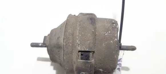 Volkswagen PASSAT B5 Engine mount bracket 8d0199379j