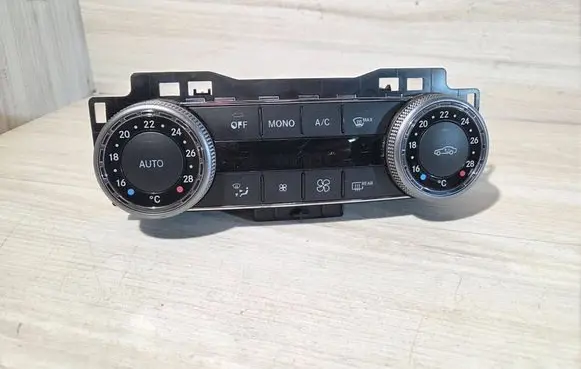 Mercedes-Benz C W204 Climate control unit 2048309885 SW230700 02HW2207