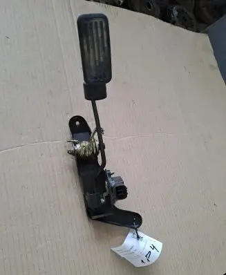 Toyota RAV 4 (XA20) Accelerator throttle pedal 8928133010