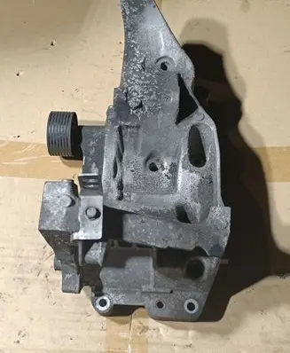 BMW 7 F01 F02 F03 F04 Generator/alternator bracket 1116780263902 11167802639 7802639