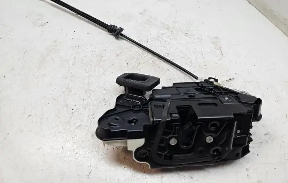Skoda Yeti (5L) Front door lock 5E1837015
