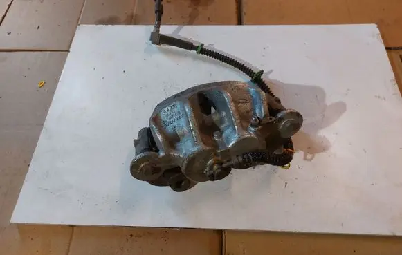 Land Rover Discovery 4 - LR4 Front brake caliper