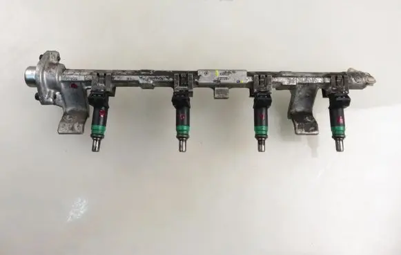 Ford Focus Fuel main line pipe 9D2809H487CA 98MFBB