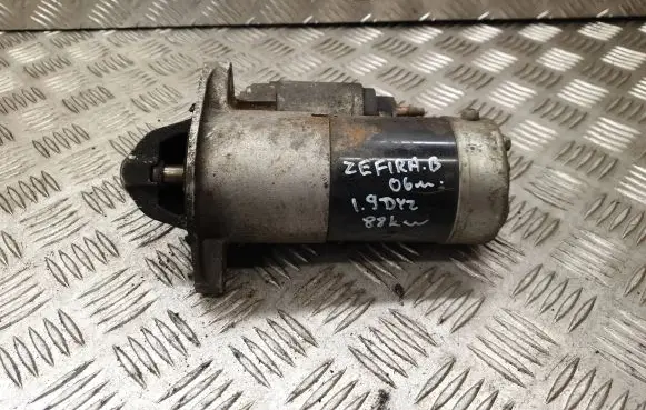 Opel Zafira B Starter motor 55353857