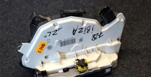 Seat Ibiza V (KJ) Rear door lock 6J0839015F