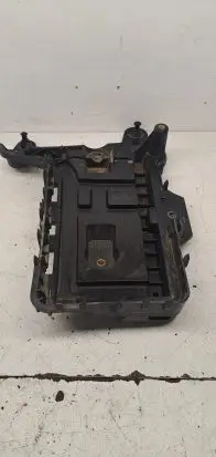 Volkswagen PASSAT B7 Battery tray 1K0915325B