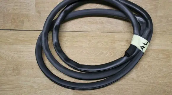Toyota Avensis T250 Rubber seal rear door 