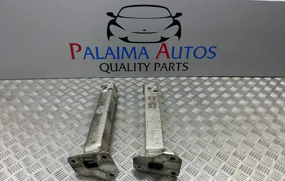 Fiat 500L Front bumper shock/impact absorber 