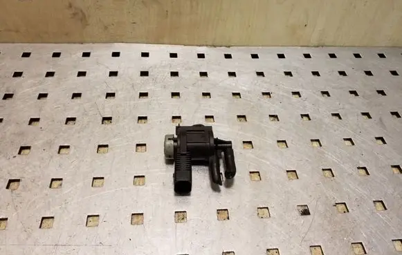 Vacuum valve