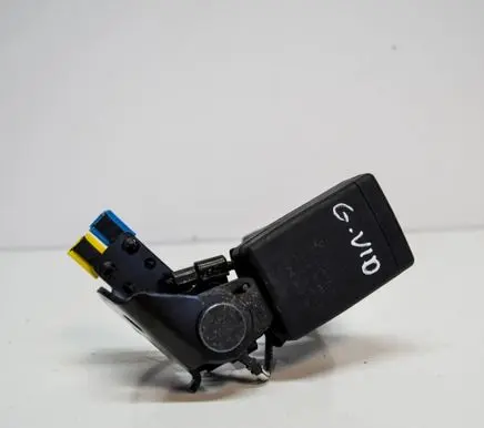Mercedes-Benz CLA C117 X117 W117 Middle seatbelt buckle (rear) A1768600469