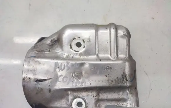 Jeep Compass Oil filter mounting bracket