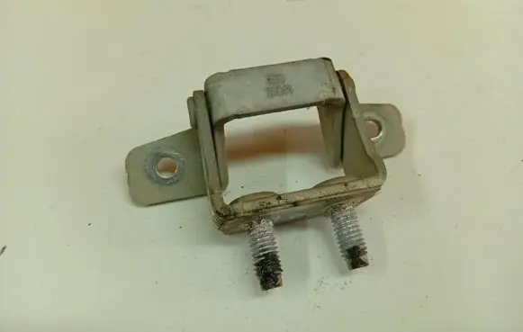 Hyundai i30 Rear door lower hinge