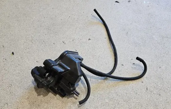 BMW X3 G01 Vacuum air tank 8581292 8570591